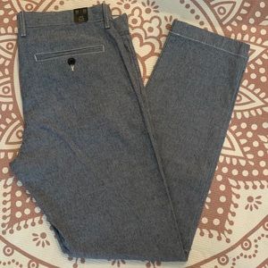 484 Slim-fit chino pant in stretch chambray